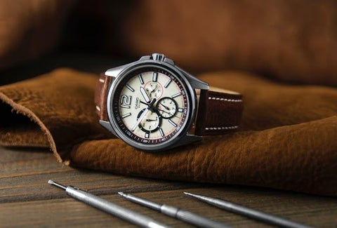 How to Buy a Wristwatch From a Pawn Shop - STUNIII